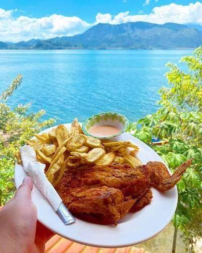 Fried fish lunch with a view of Lake Yojoa